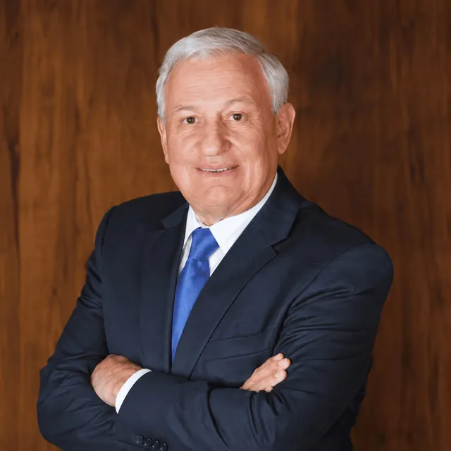 Retrato del Dr. Enrique Zone Andrews, presidente de la Facultad